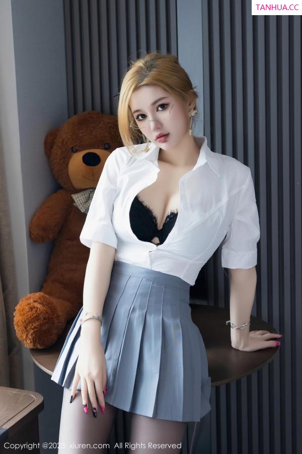 [XiuRen]高清写真图 2023.06.01 No.6836 杨可可coco 丝袜短裙